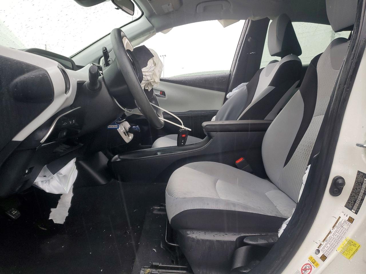 2018 TOYOTA PRIUS photo 13