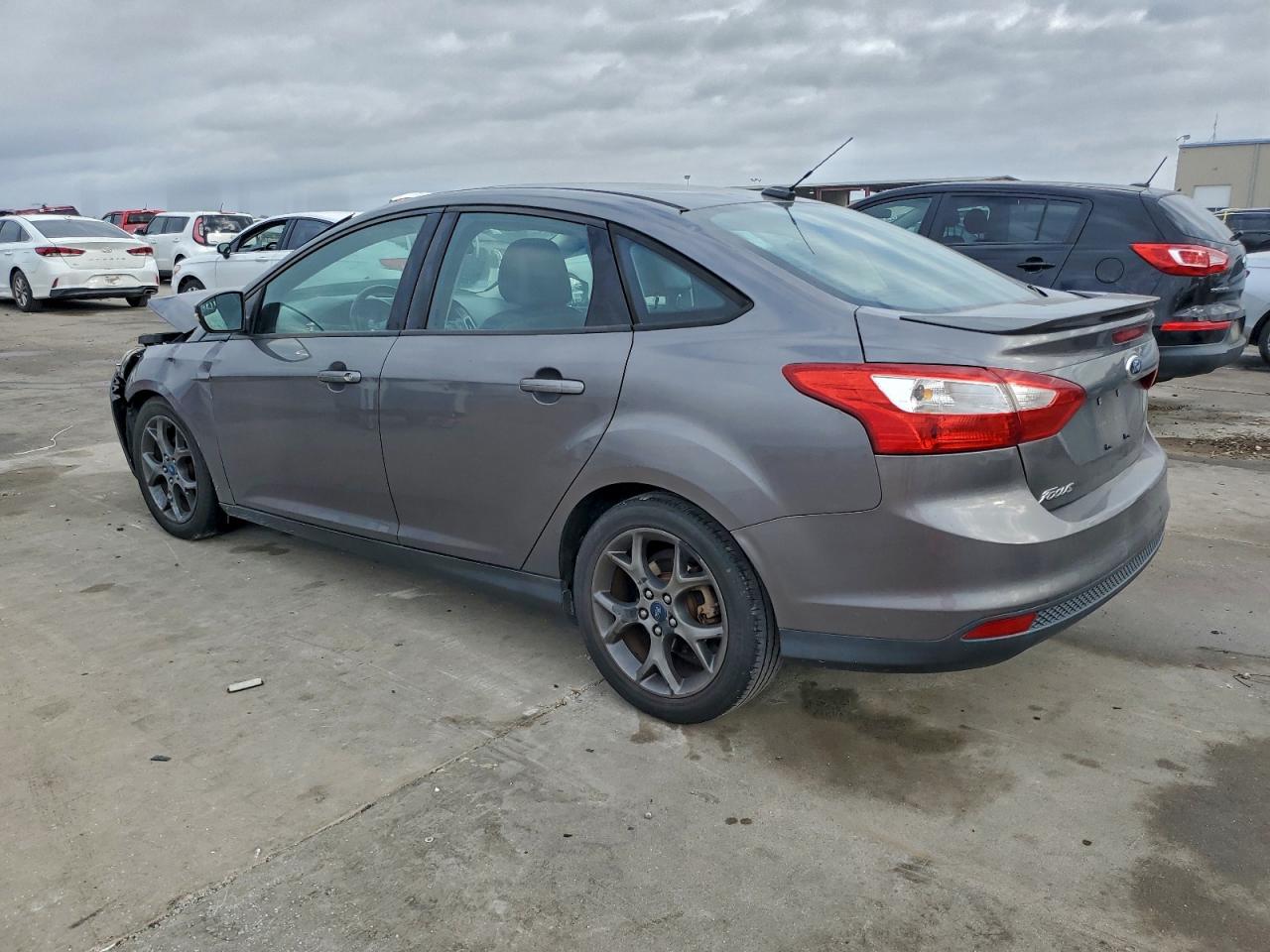 2013 FORD FOCUS SE photo 2