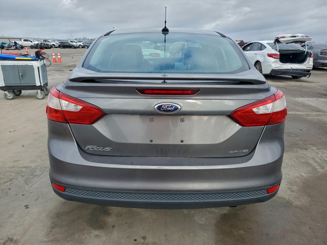 2013 FORD FOCUS SE photo 6