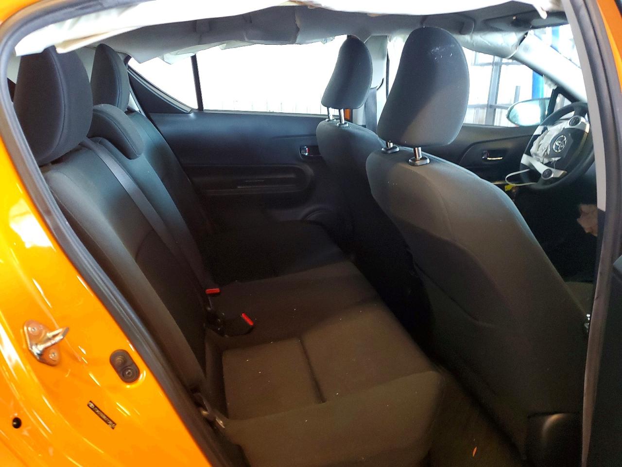 2016 TOYOTA PRIUS C photo 10