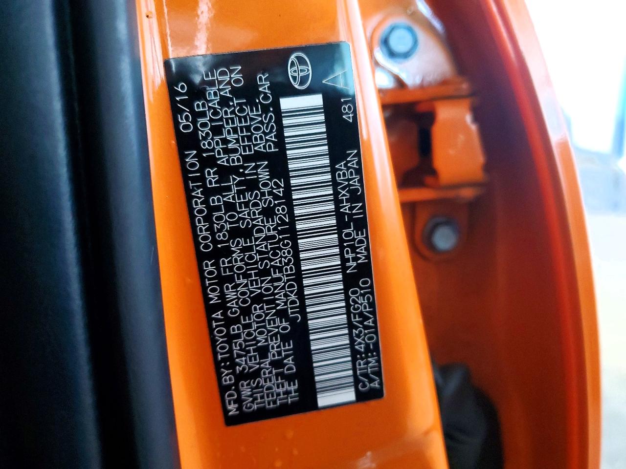 2016 TOYOTA PRIUS C photo 12