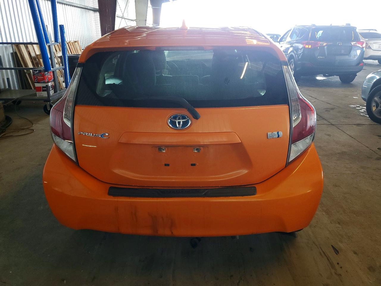 2016 TOYOTA PRIUS C photo 6