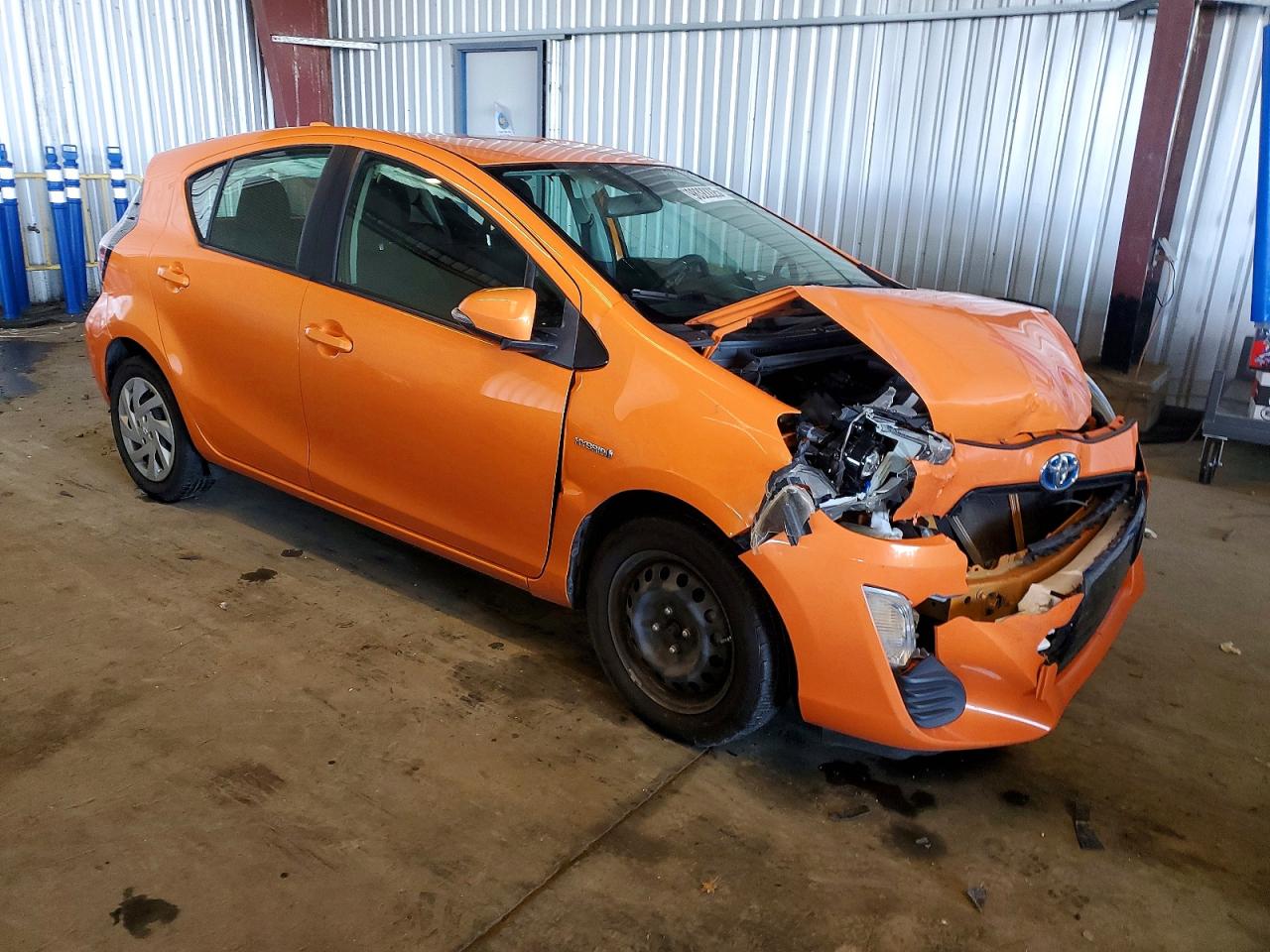 2016 TOYOTA PRIUS C photo 4