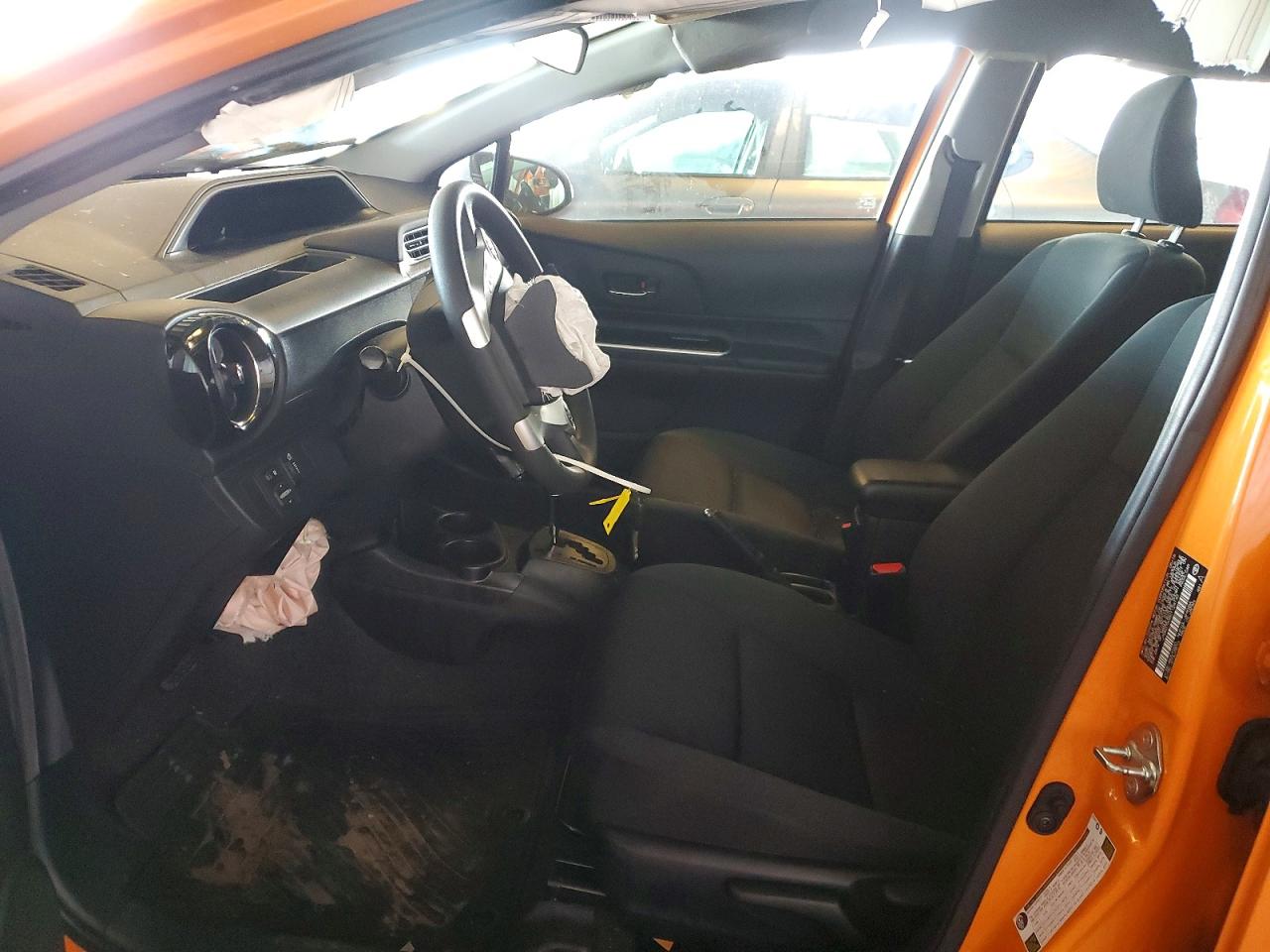 2016 TOYOTA PRIUS C photo 7