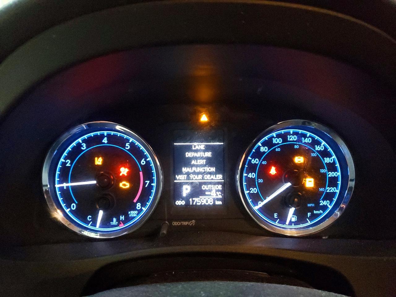 2018 TOYOTA COROLLA L photo 9
