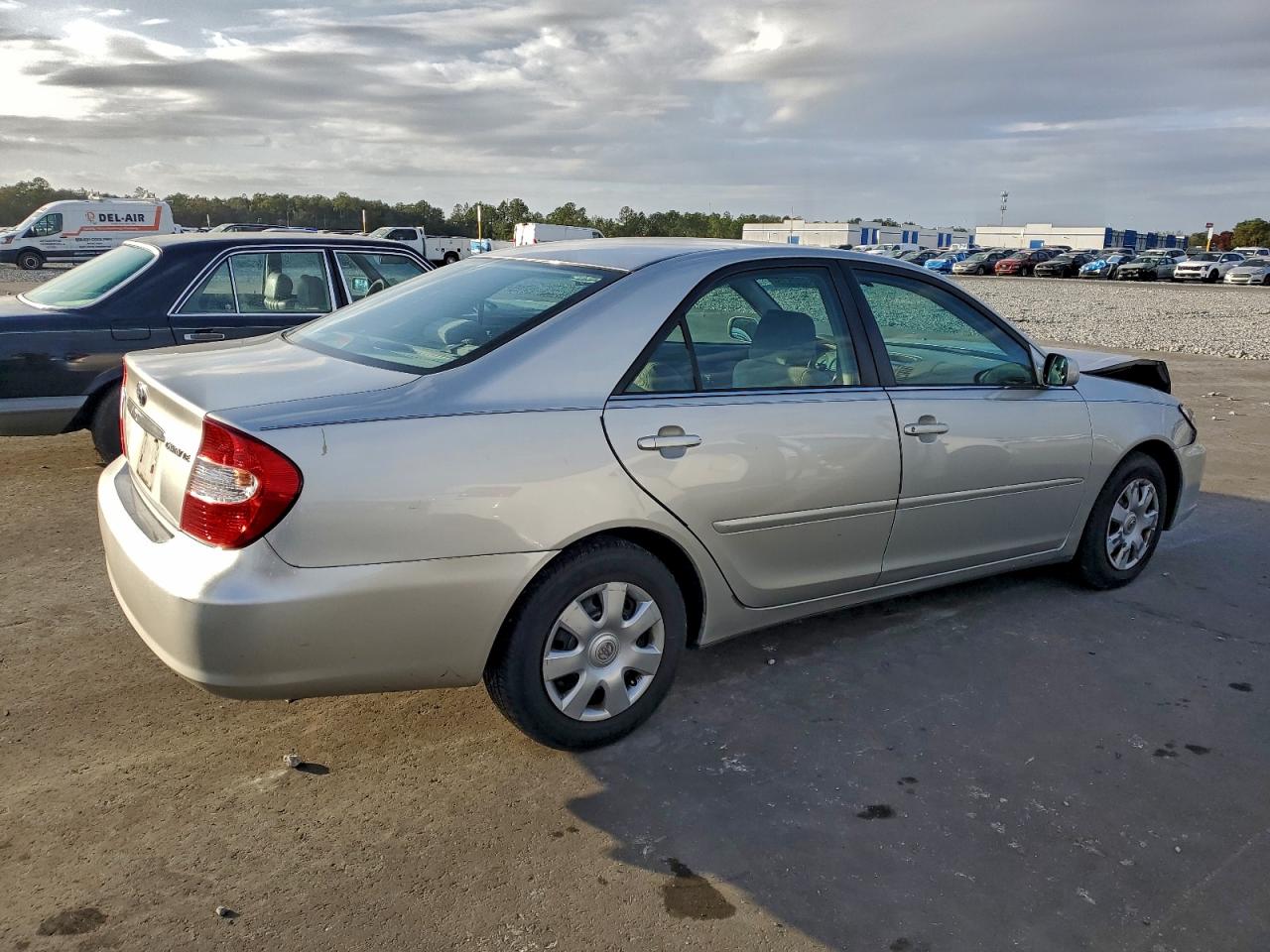 2002 TOYOTA CAMRY LE photo 3