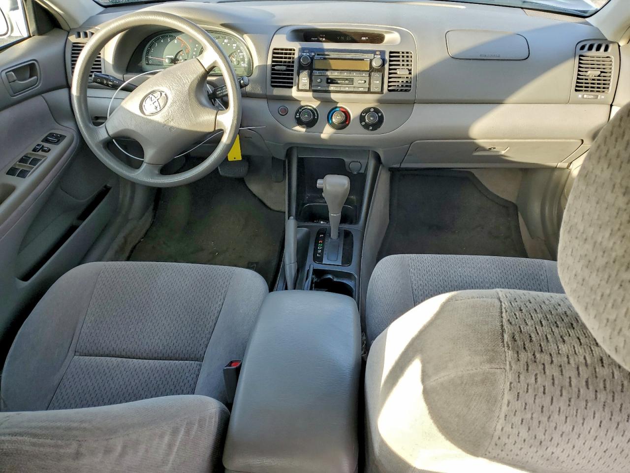 2002 TOYOTA CAMRY LE photo 8