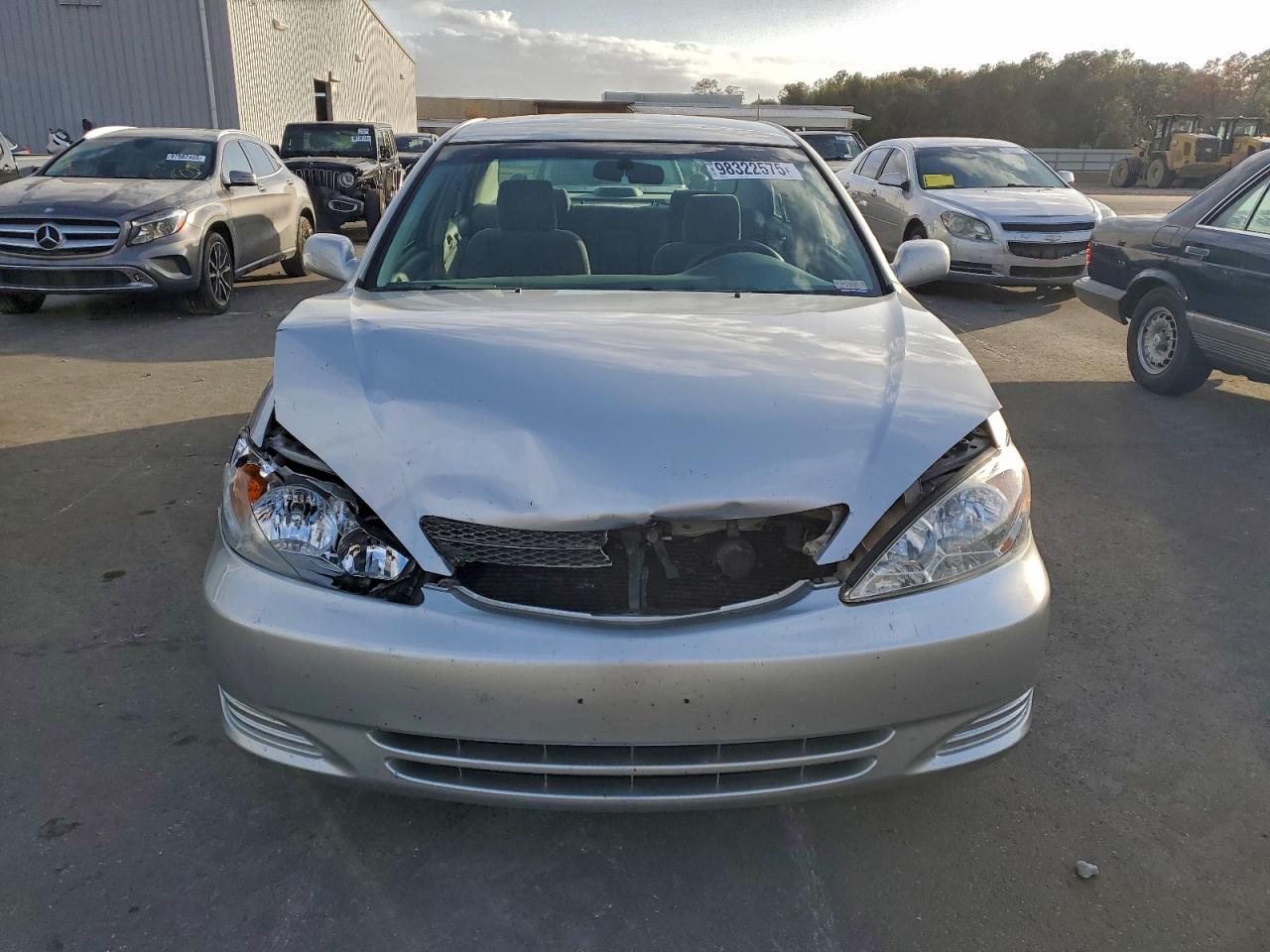2002 TOYOTA CAMRY LE photo 5