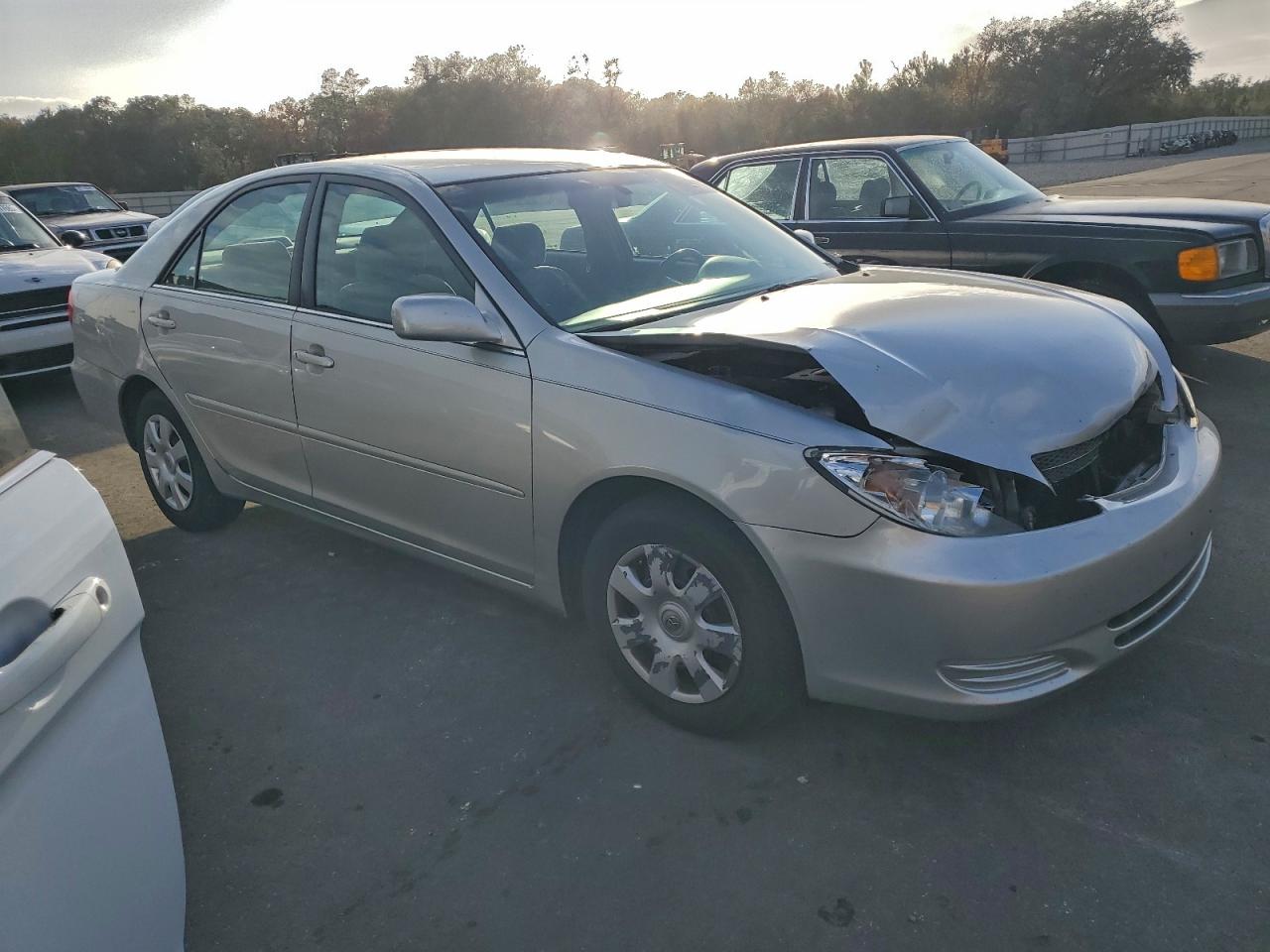 2002 TOYOTA CAMRY LE photo 4