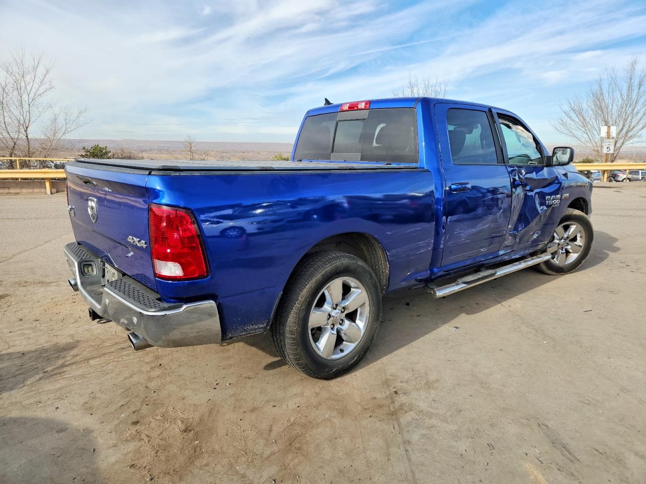 2019 RAM 1500 CLASSIC SLT photo 3