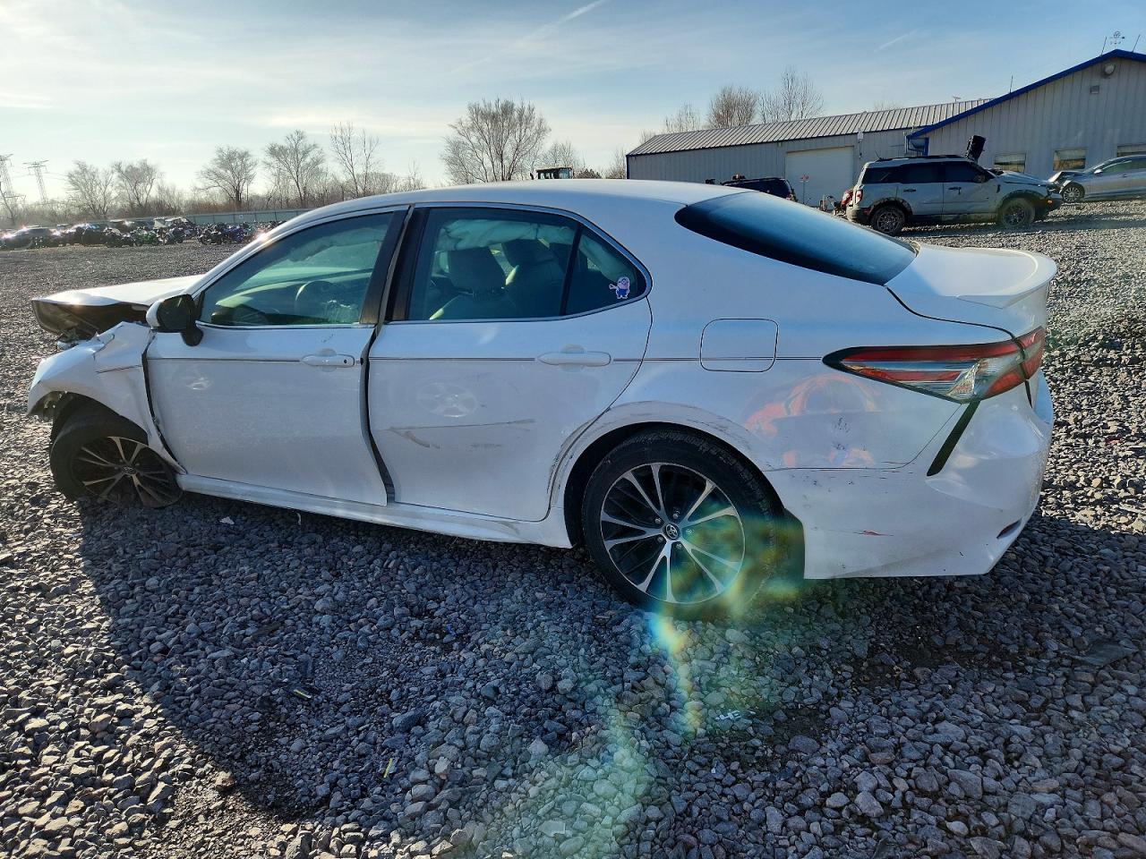 2018 TOYOTA CAMRY L photo 2