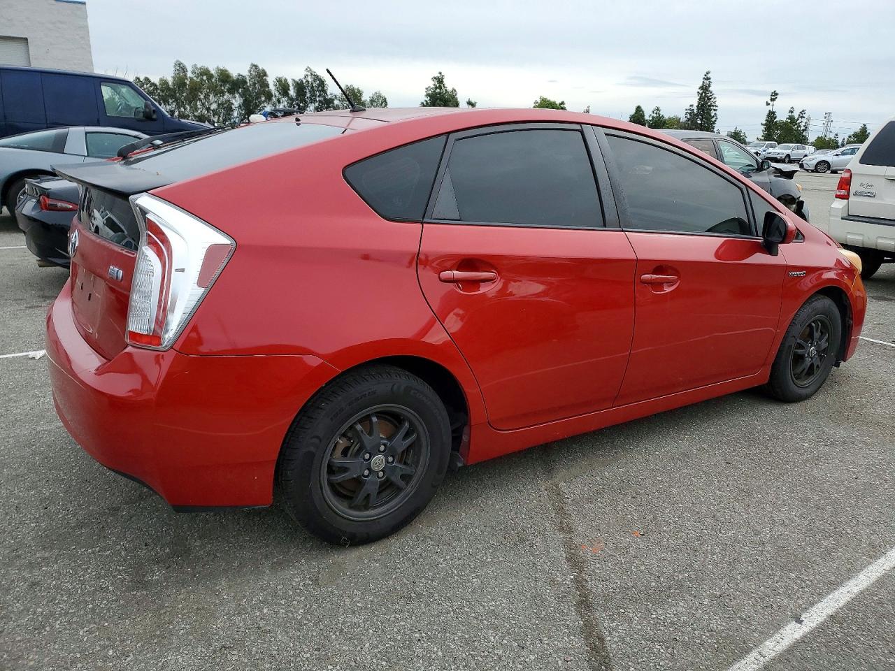 2013 TOYOTA PRIUS photo 3