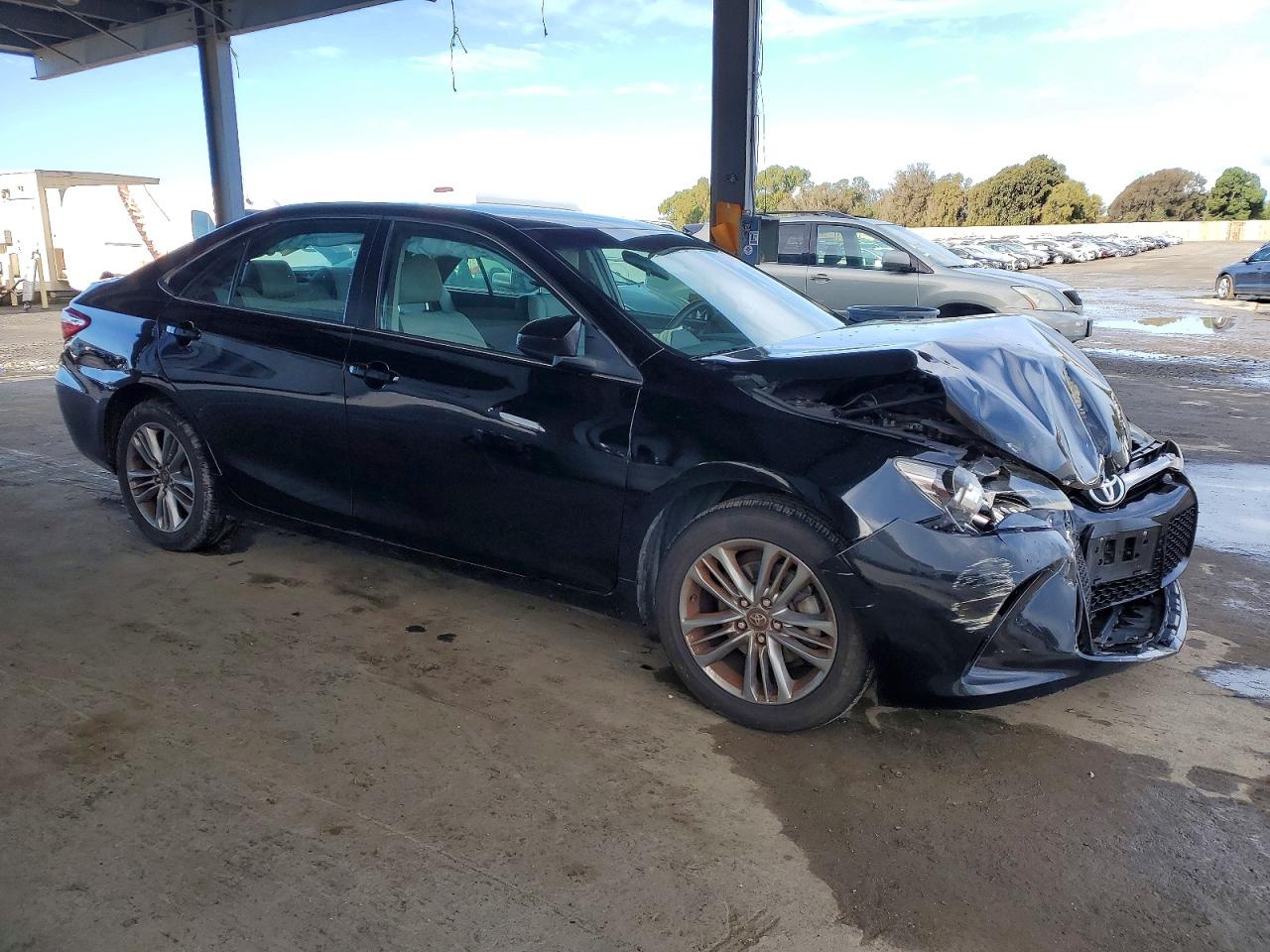2017 TOYOTA CAMRY LE photo 4