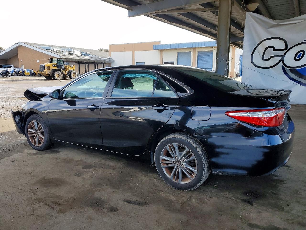 2017 TOYOTA CAMRY LE photo 2
