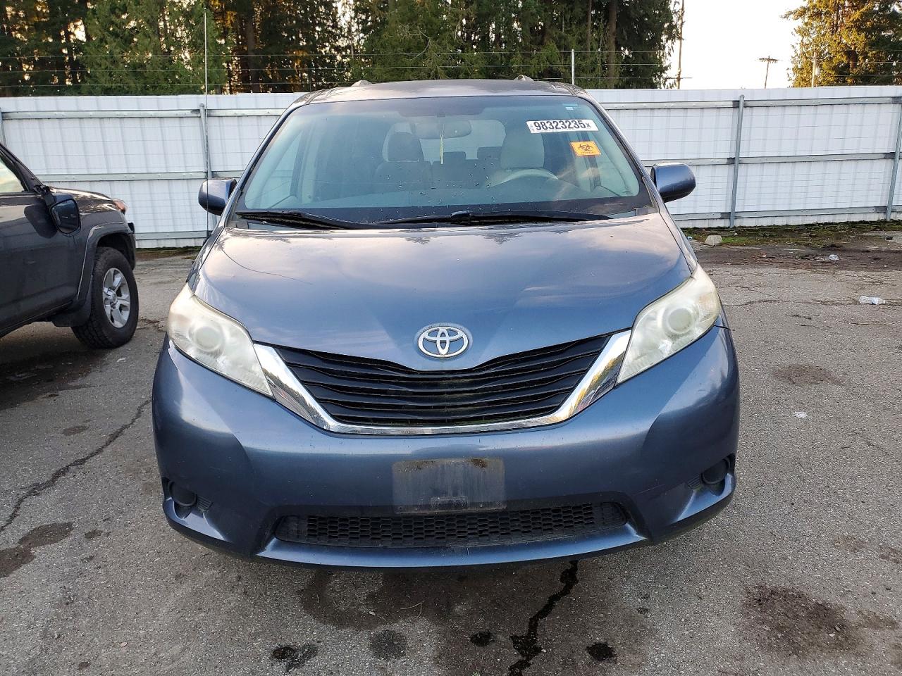 2013 TOYOTA SIENNA LE photo 13