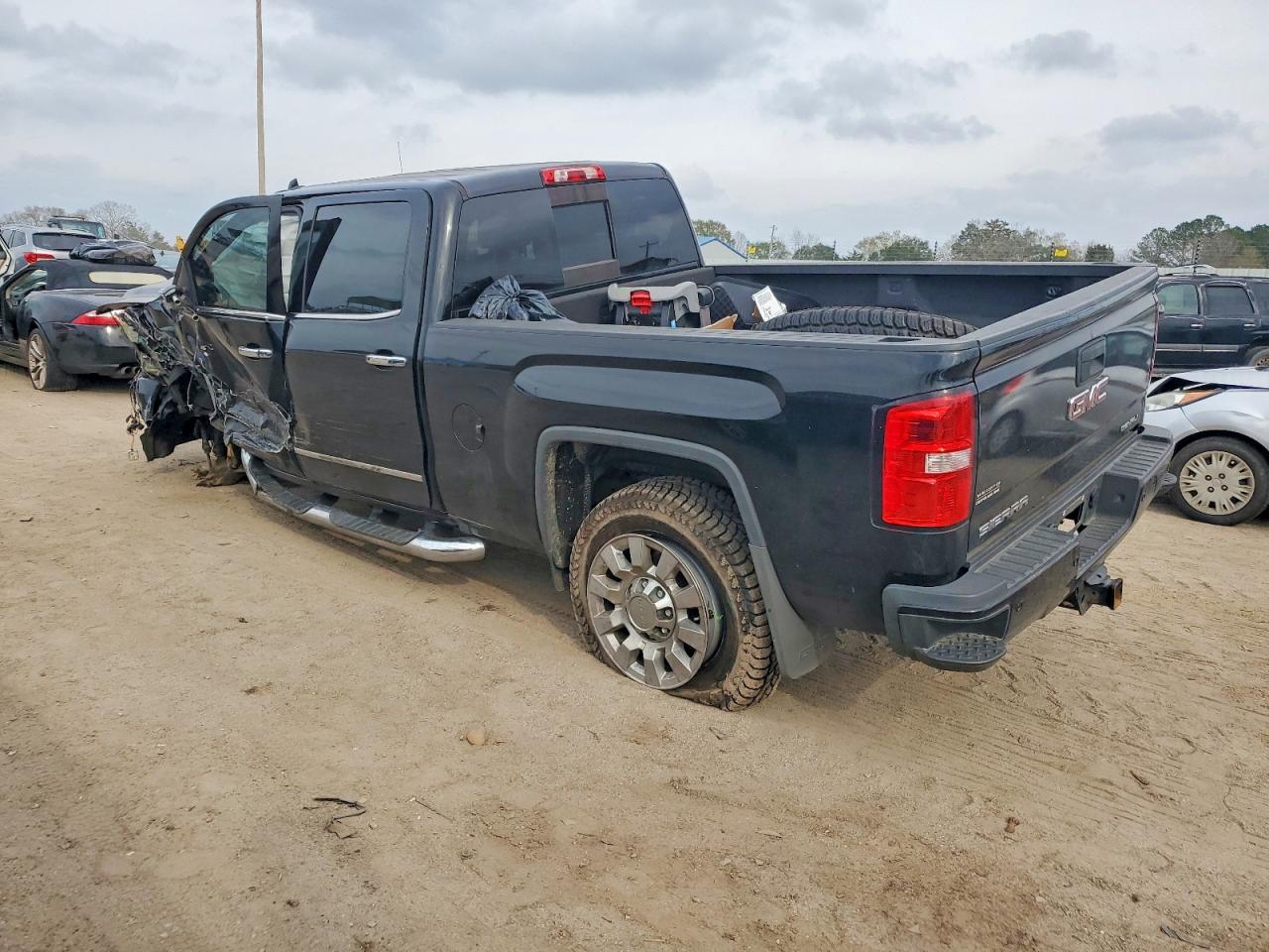 2019 GMC SIERRA K2500 DENALI photo 2