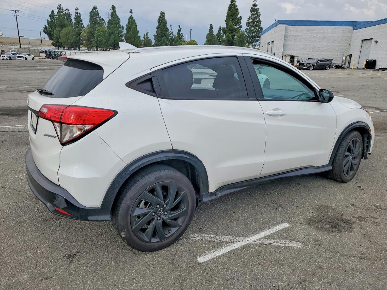 2021 HONDA HR-V SPORT photo 3