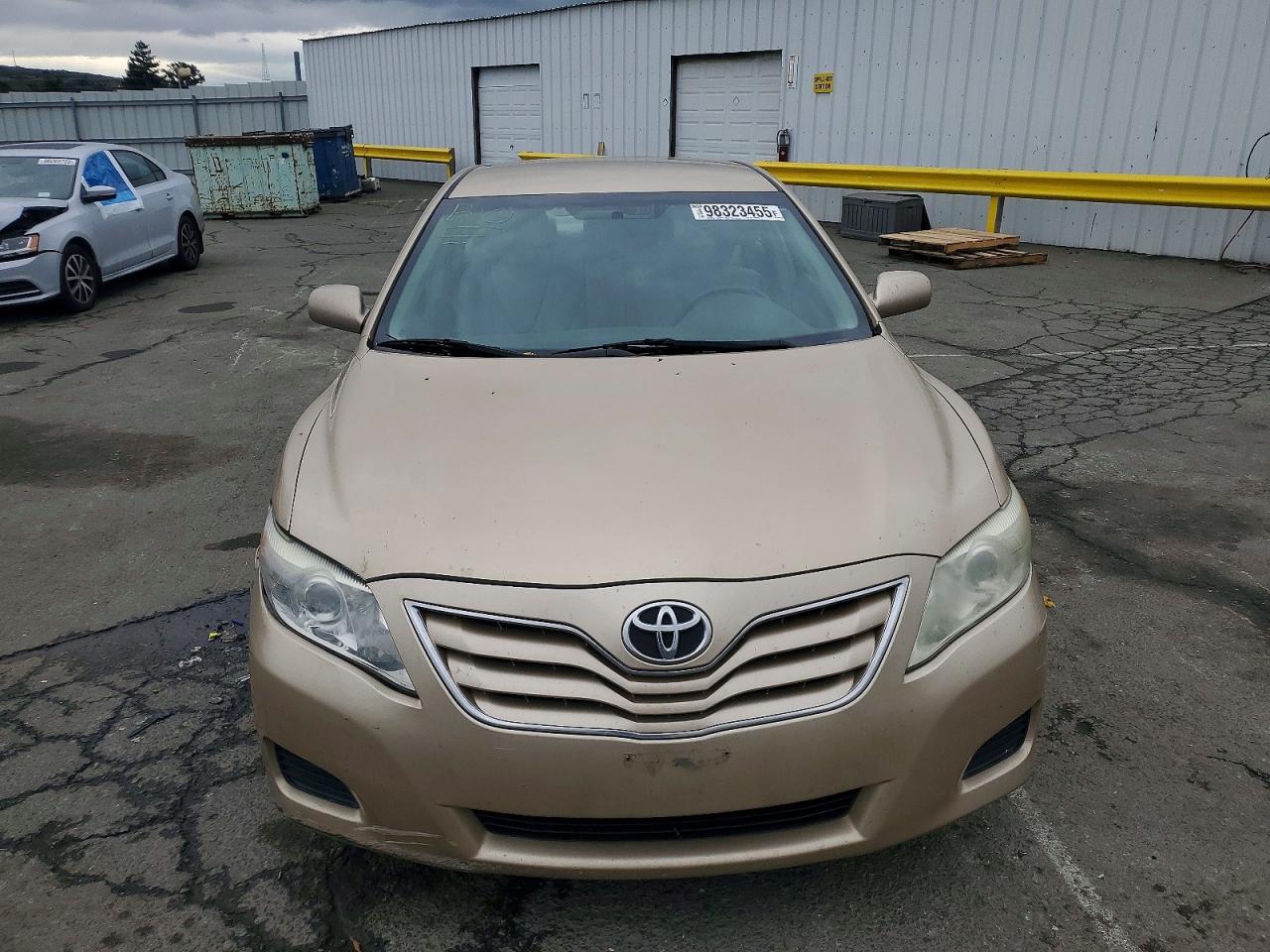 2011 TOYOTA CAMRY BASE photo 5