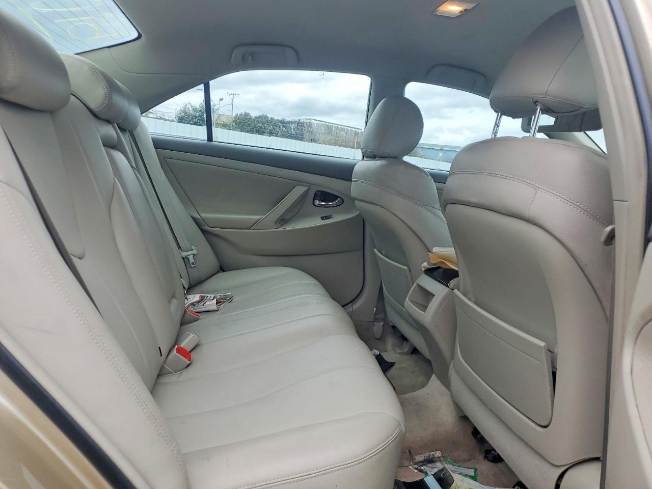 2011 TOYOTA CAMRY BASE photo 10