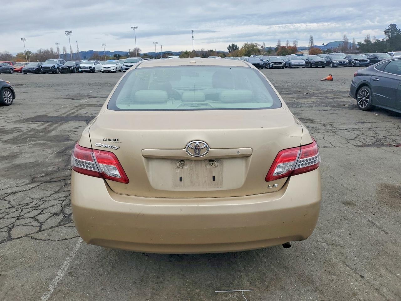 2011 TOYOTA CAMRY BASE photo 6