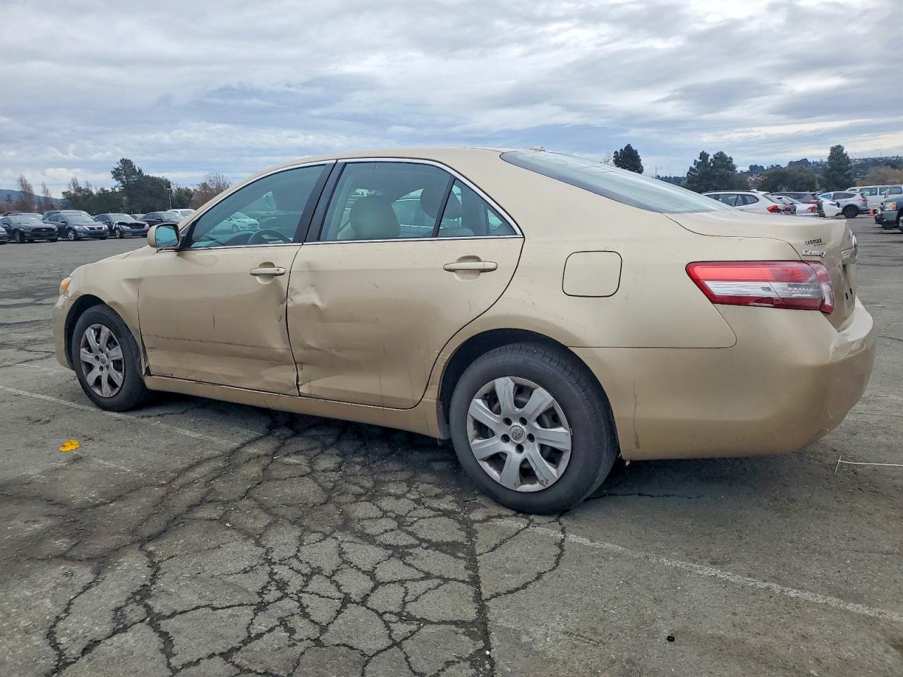 2011 TOYOTA CAMRY BASE photo 2
