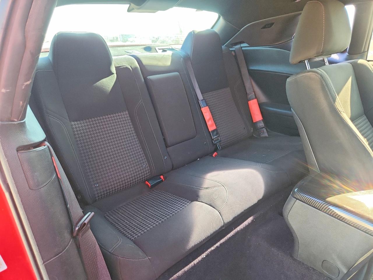 2016 DODGE CHALLENGER SXT photo 10
