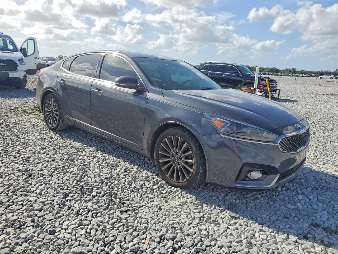 2017 KIA CADENZA PREMIUM photo 4