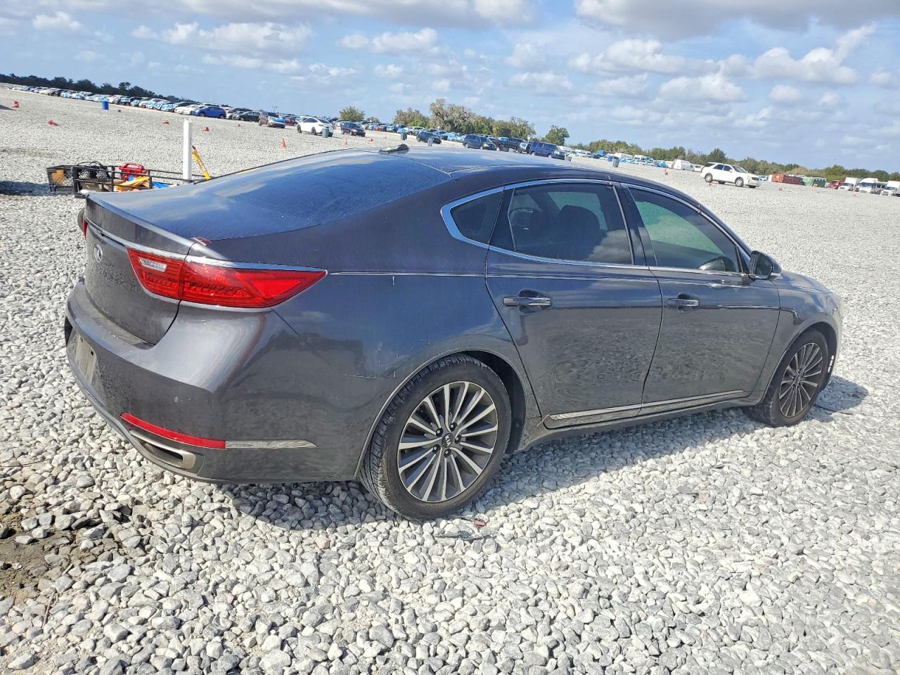 2017 KIA CADENZA PREMIUM photo 3