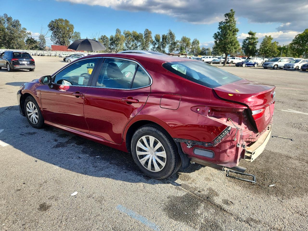 2018 TOYOTA CAMRY LE photo 2