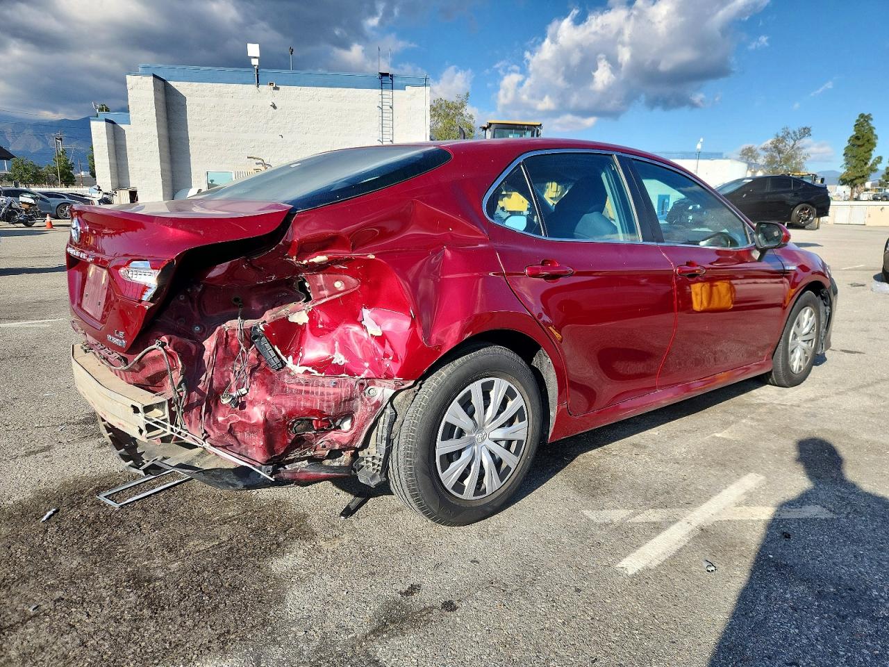 2018 TOYOTA CAMRY LE photo 3