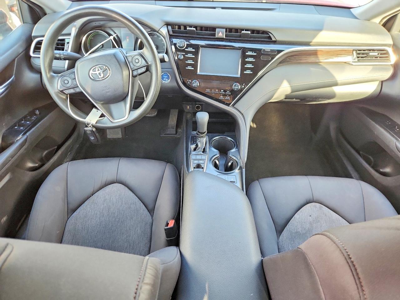 2018 TOYOTA CAMRY LE photo 8