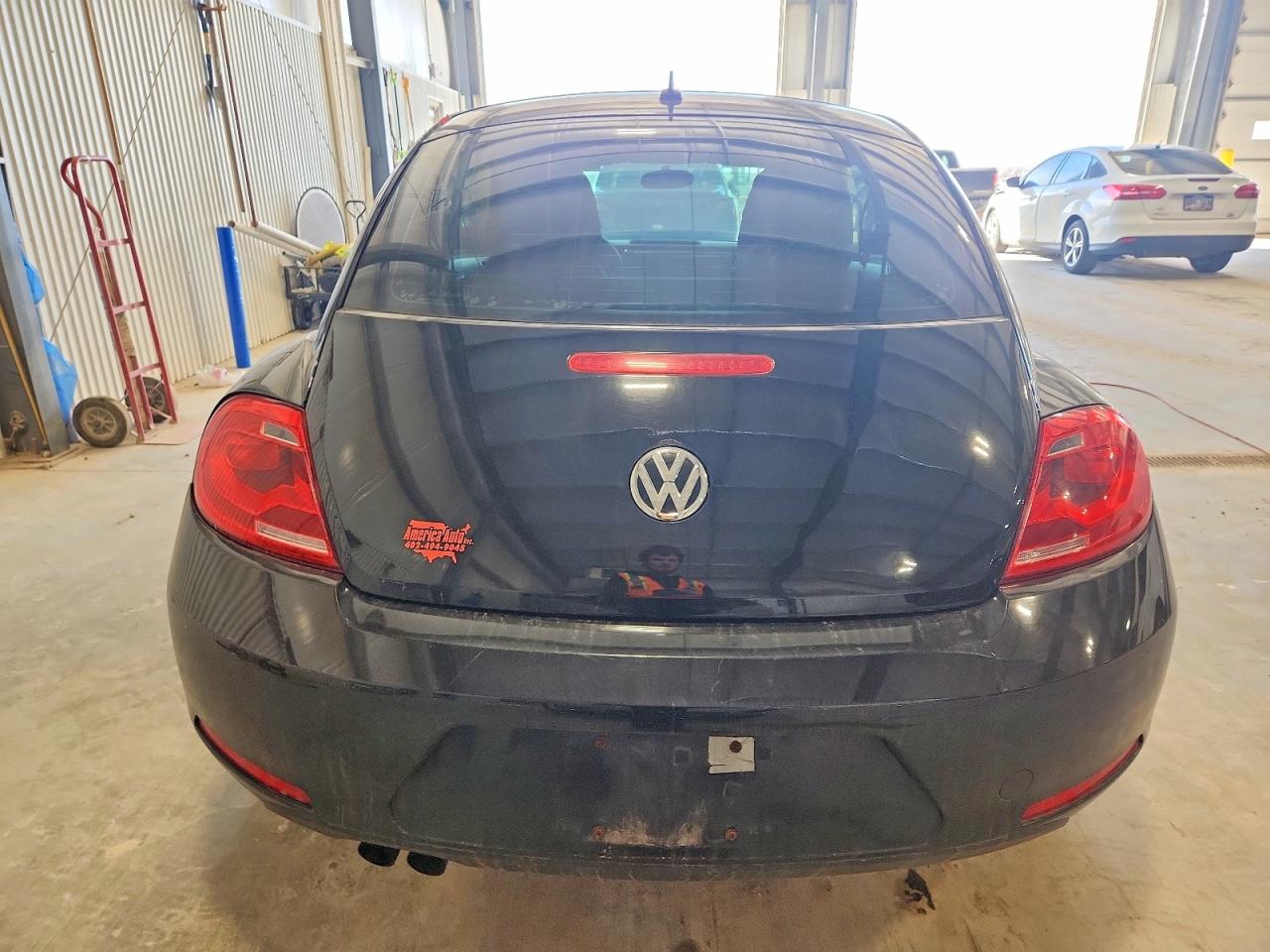 2014 VOLKSWAGEN BEETLE photo 6