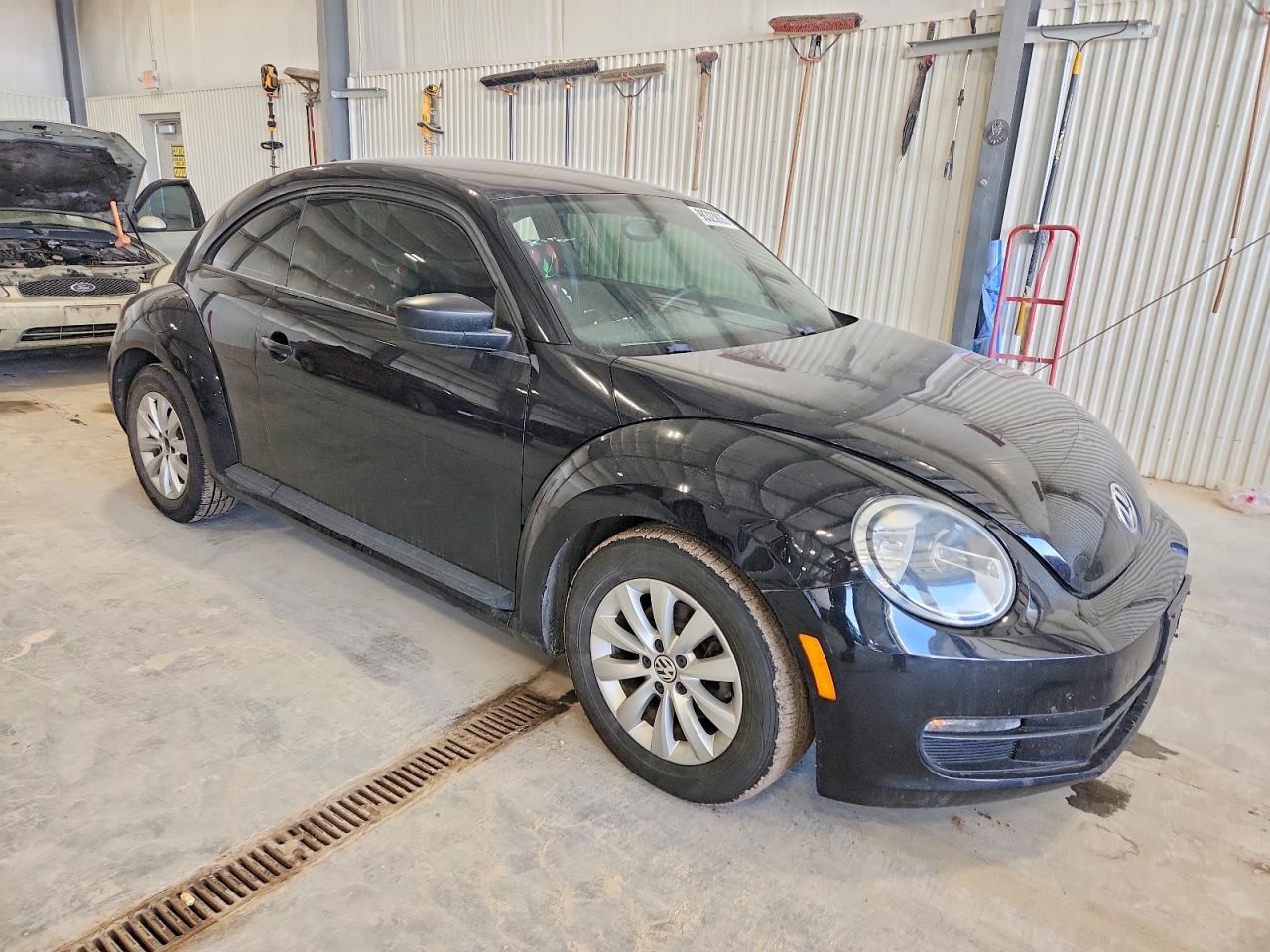 2014 VOLKSWAGEN BEETLE photo 4