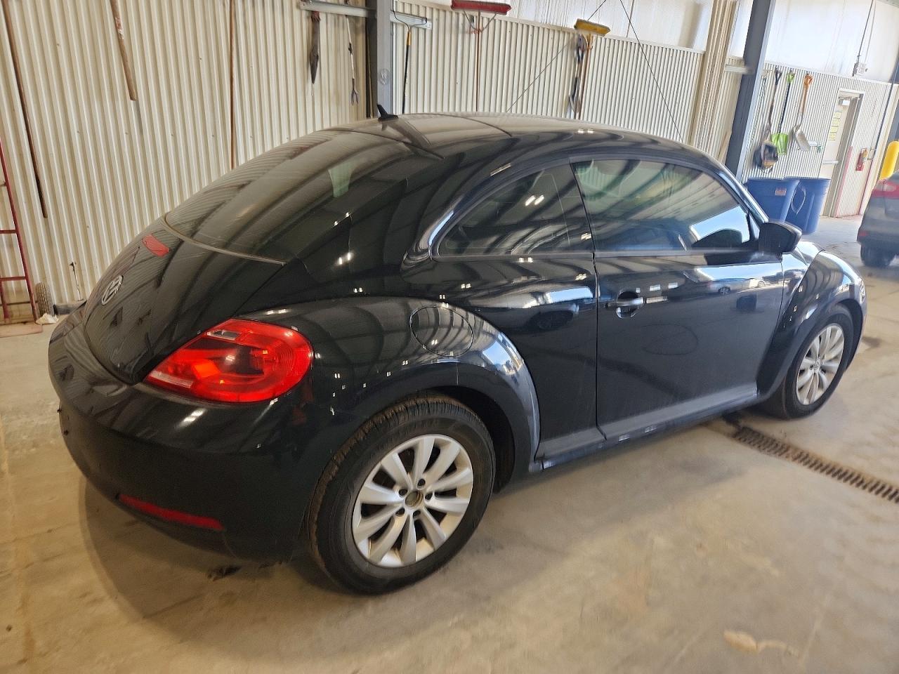 2014 VOLKSWAGEN BEETLE photo 3