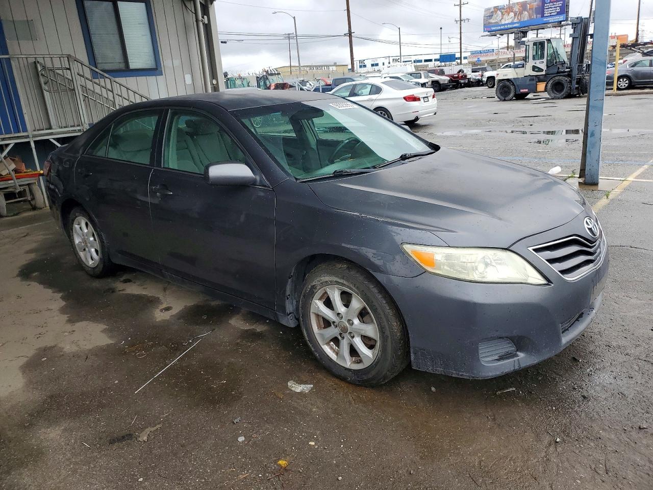2011 TOYOTA CAMRY BASE photo 4