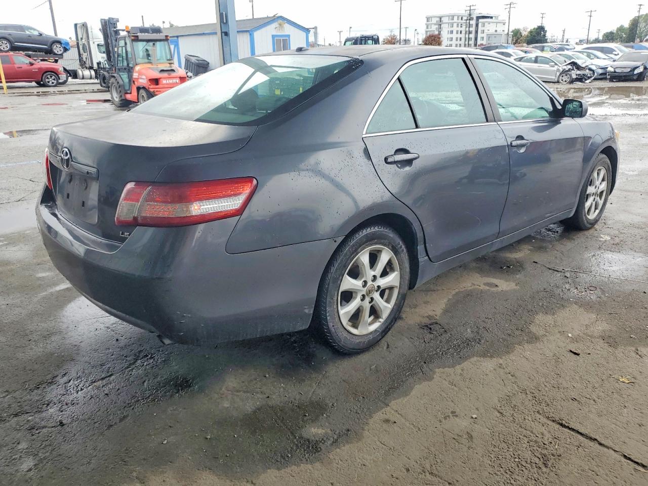 2011 TOYOTA CAMRY BASE photo 3