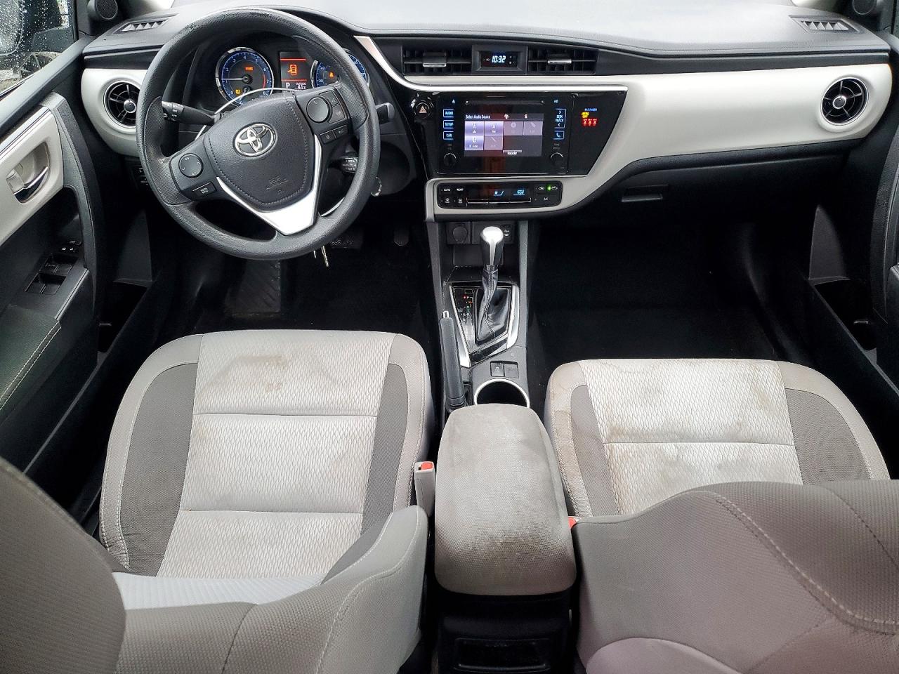 2019 TOYOTA COROLLA L photo 8