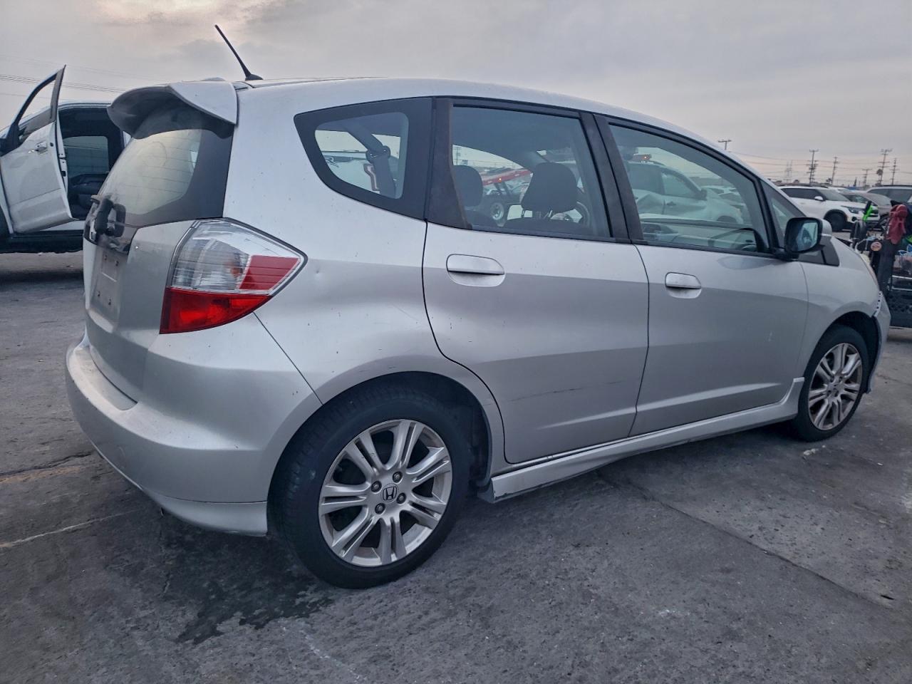 2011 HONDA FIT SPORT photo 3