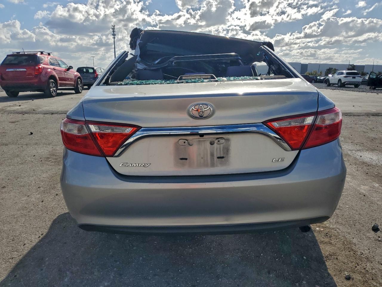 2016 TOYOTA CAMRY LE photo 6