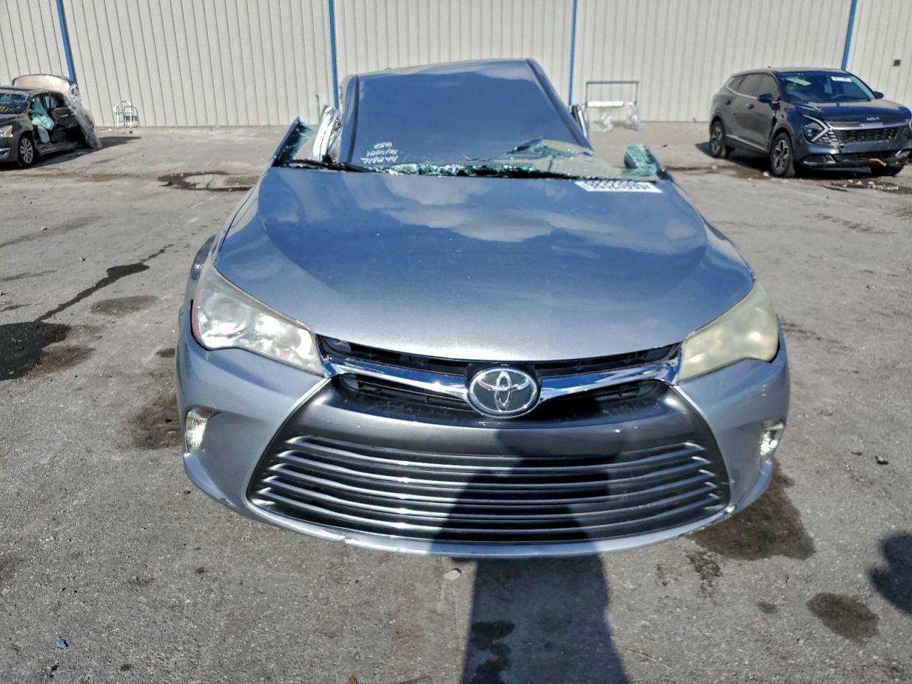 2016 TOYOTA CAMRY LE photo 5