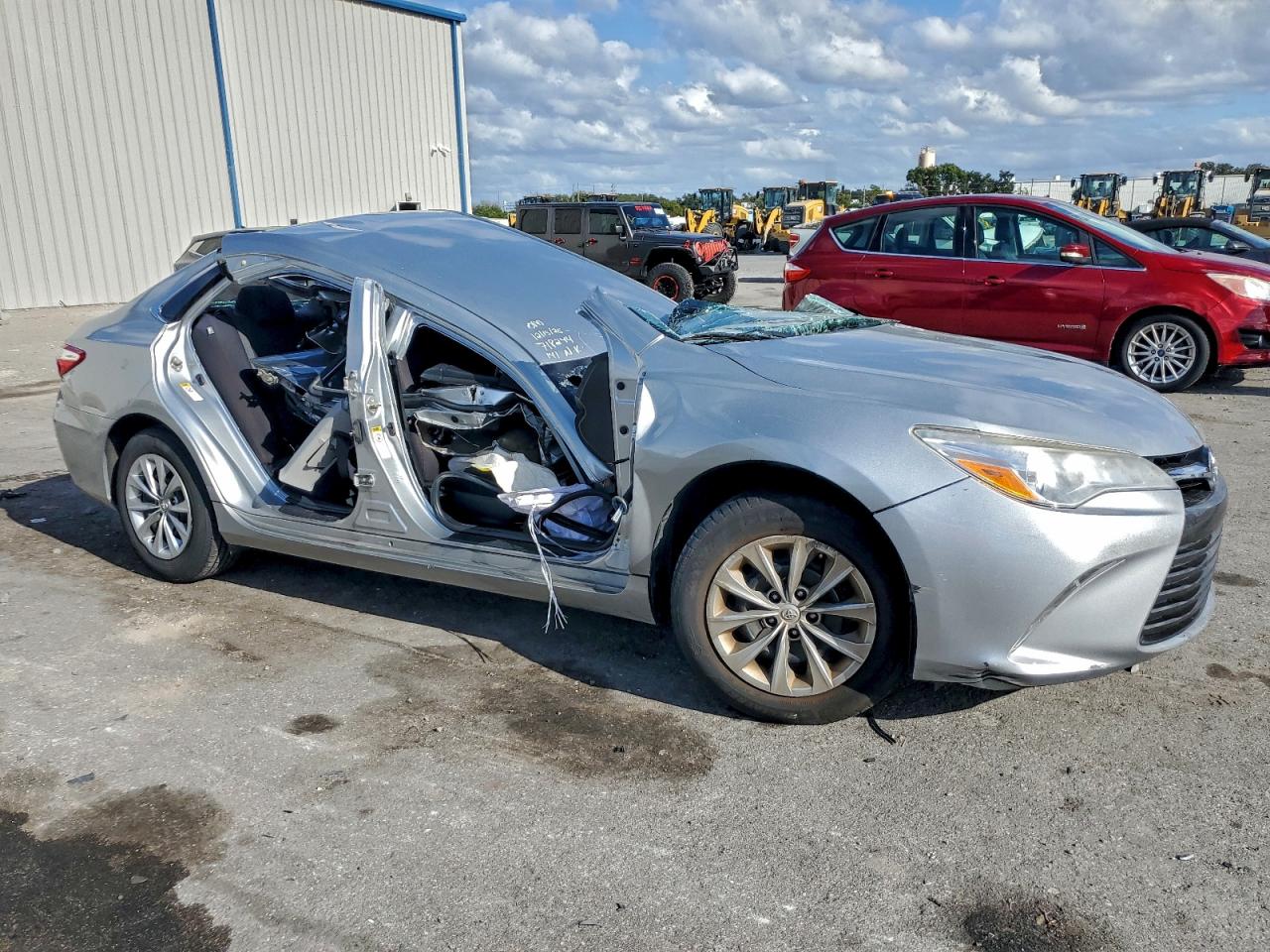 2016 TOYOTA CAMRY LE photo 4