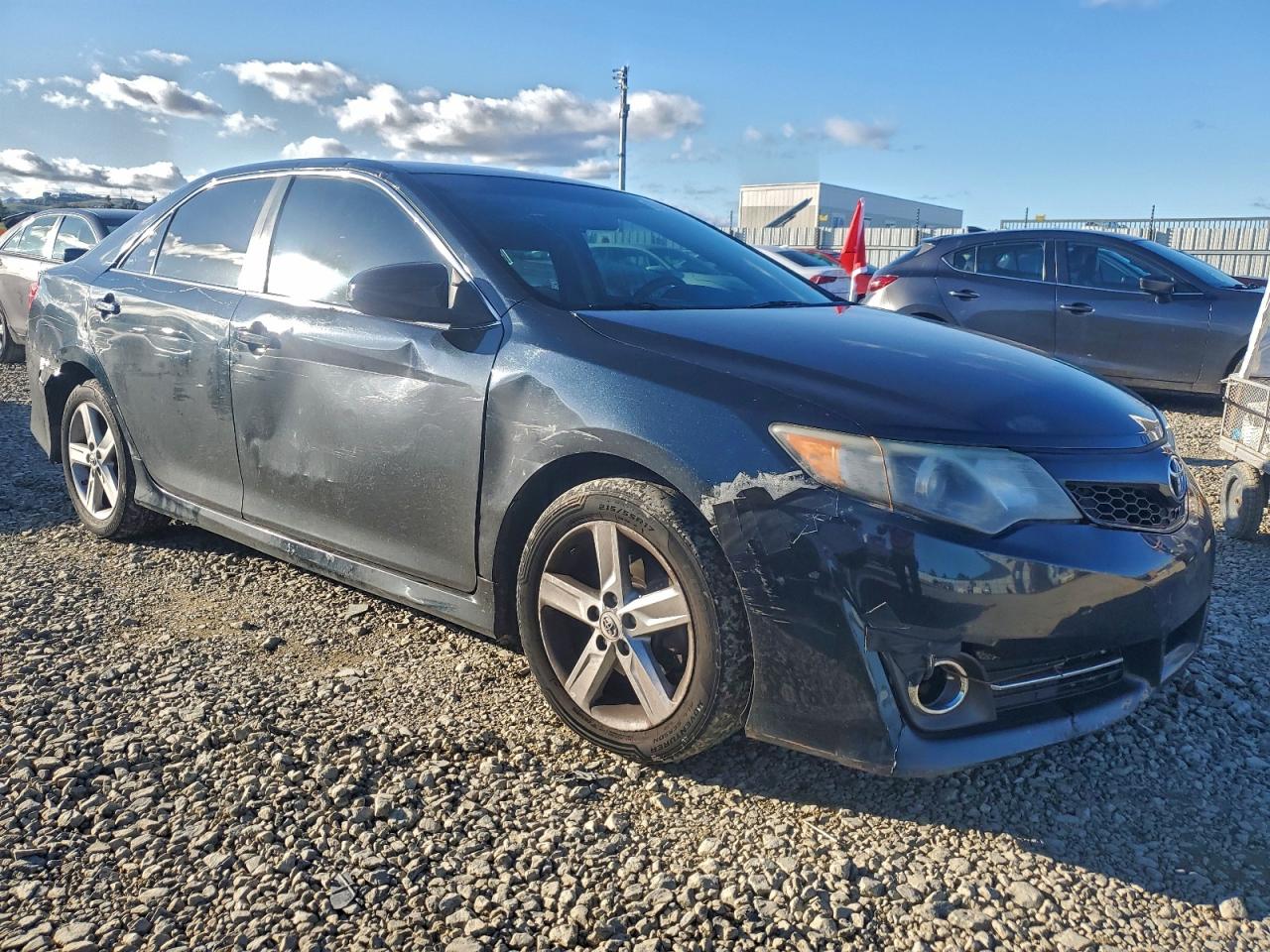 2013 TOYOTA CAMRY L photo 4