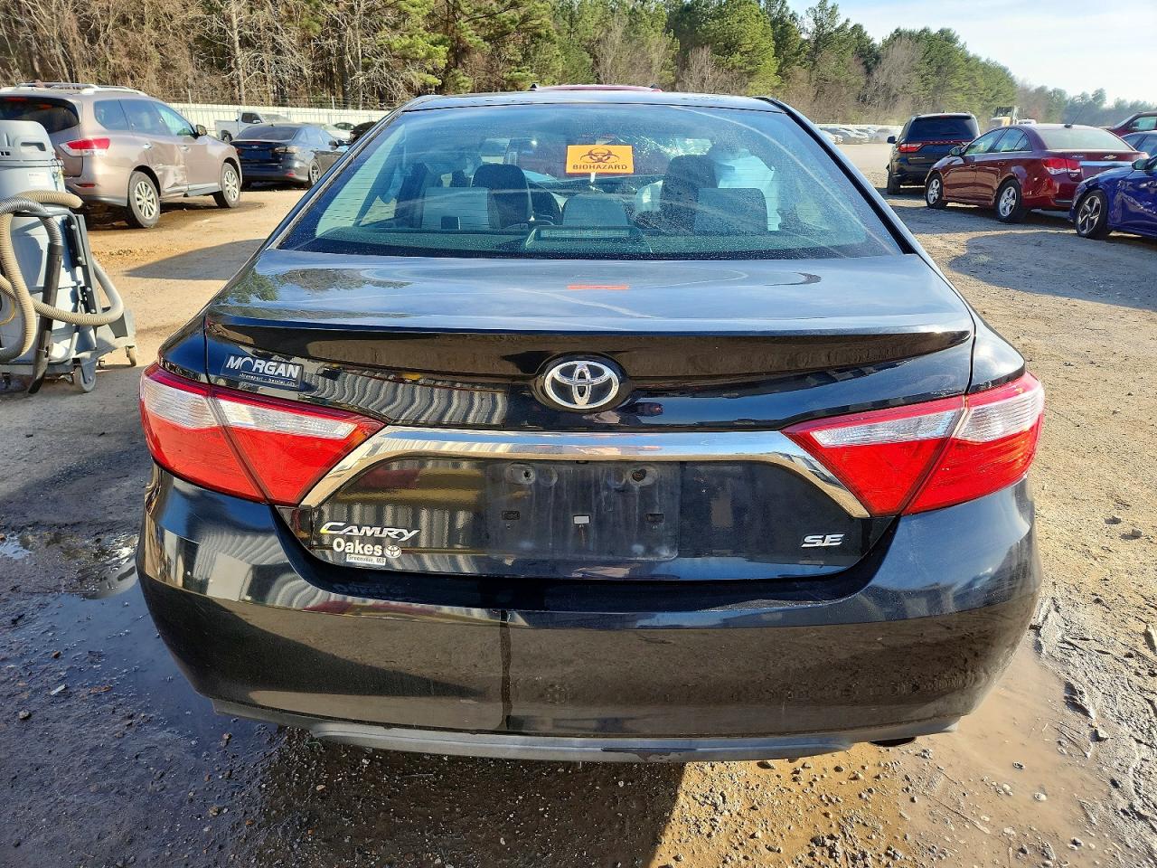 2015 TOYOTA CAMRY SE photo 6