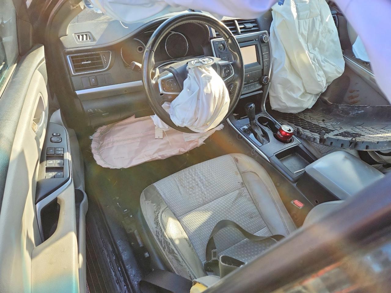 2015 TOYOTA CAMRY SE photo 8