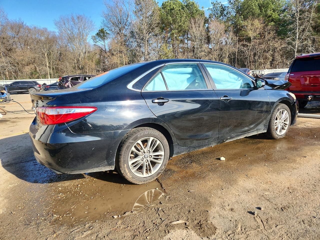 2015 TOYOTA CAMRY SE photo 3