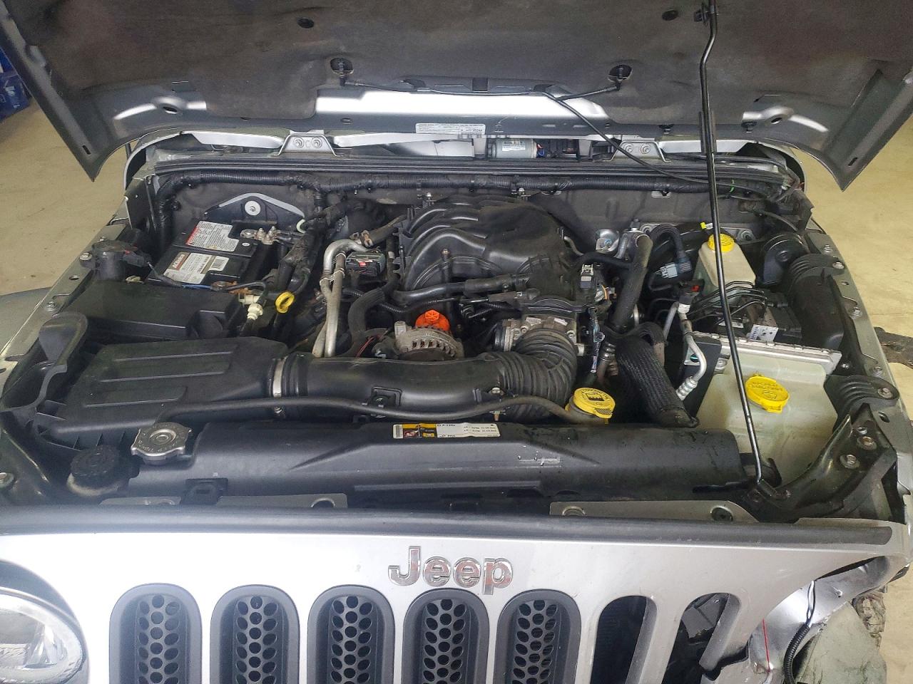2013 JEEP WRANGLER SAHARA photo 11