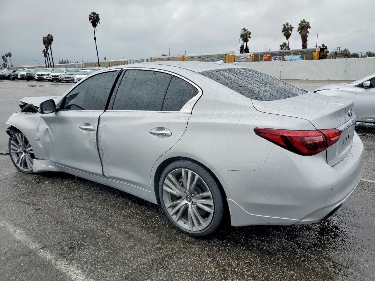 2018 INFINITI Q50 LUXE photo 2