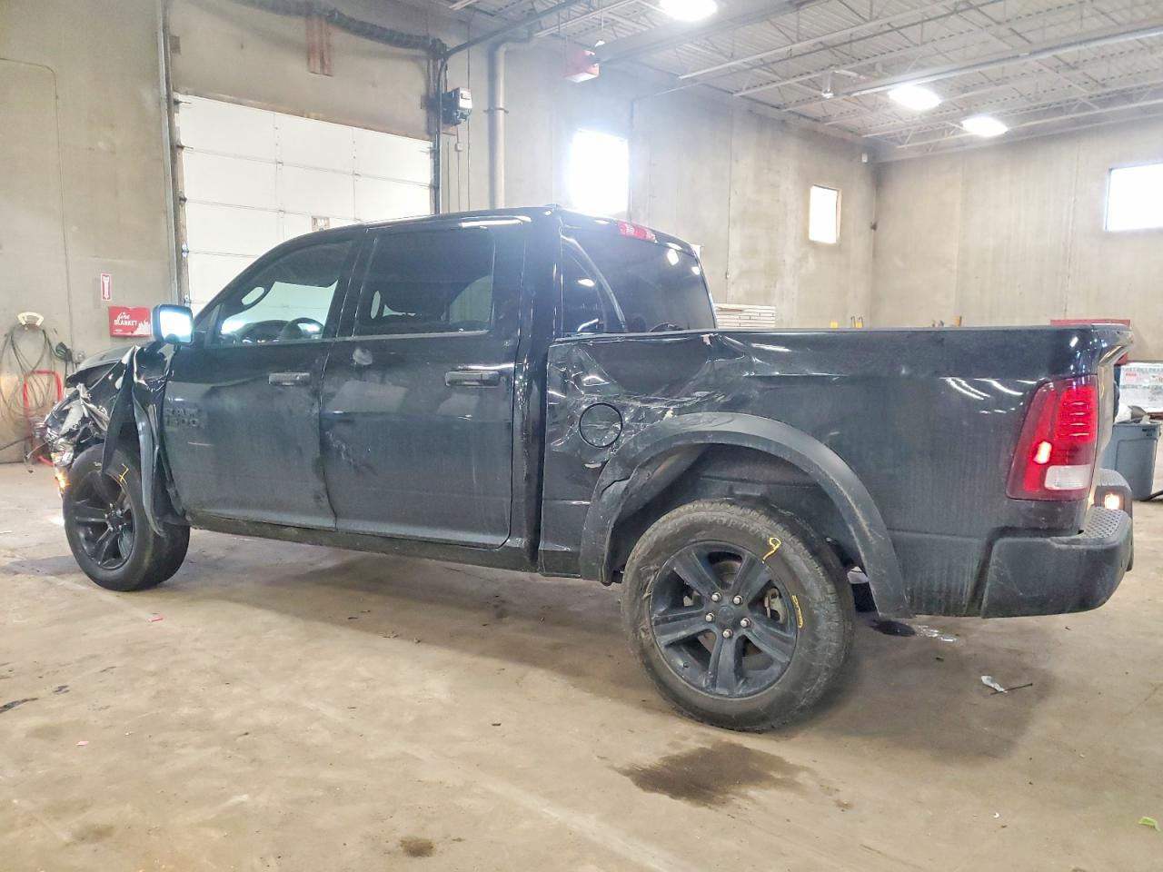 2022 RAM 1500 CLASSIC SLT photo 2