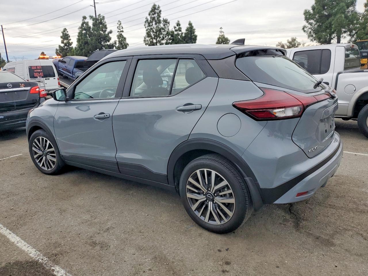 2023 NISSAN KICKS SV photo 2