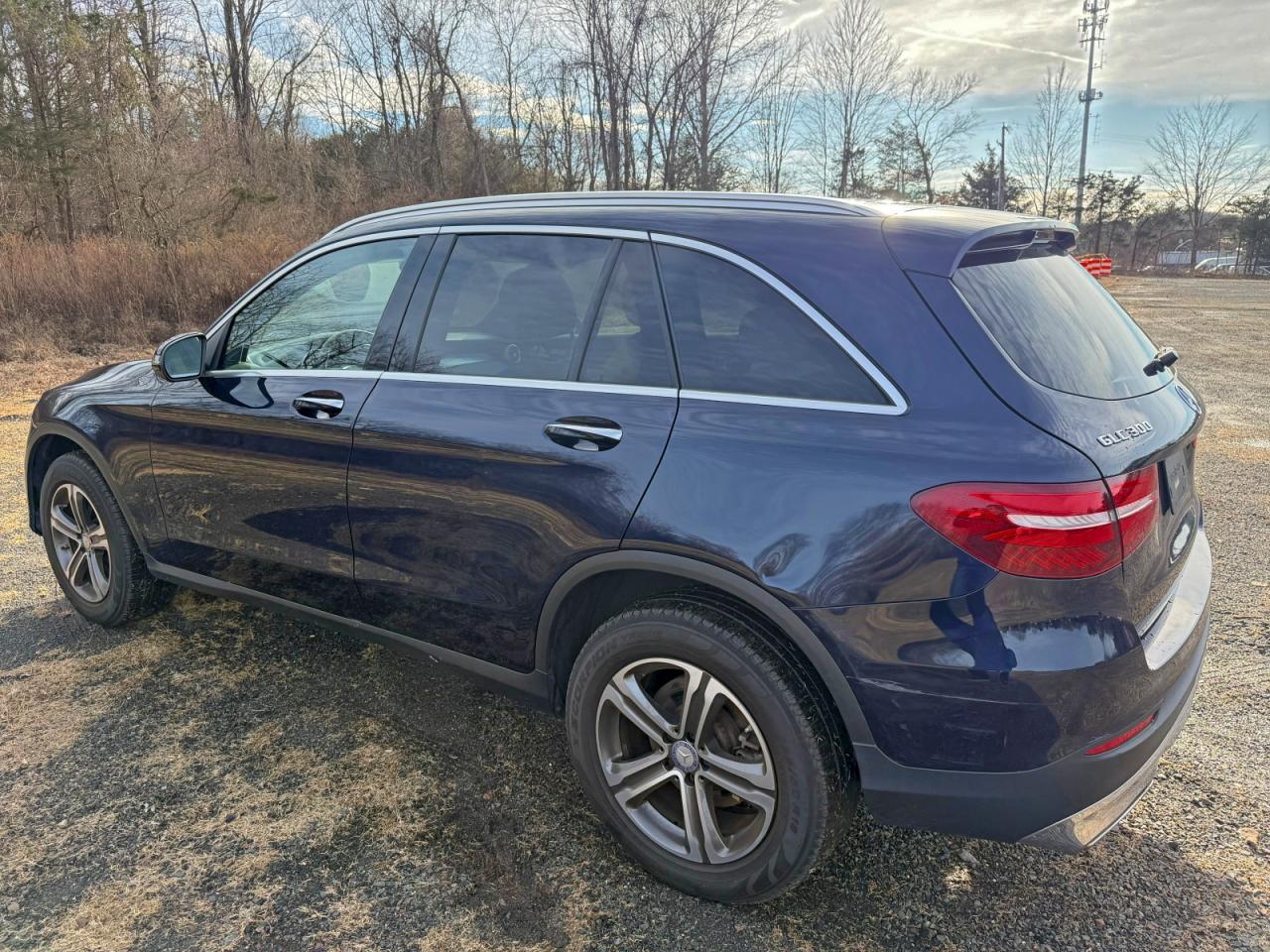 2017 MERCEDES-BENZ GLC 300 4MATIC photo 2